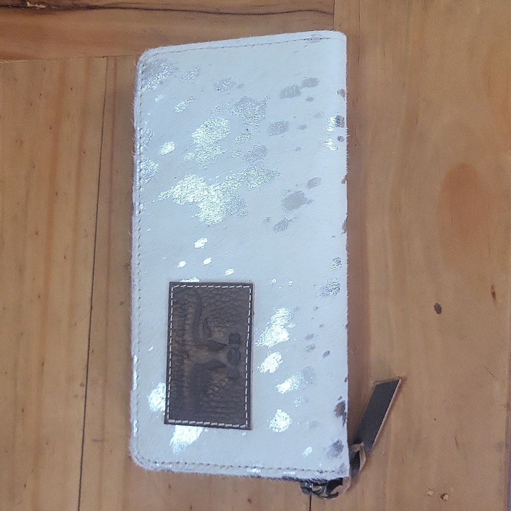 Cowhide White with Silver Acid Wash